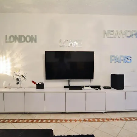 Tenerife Holiday Lounge *
