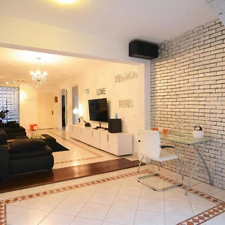 Tenerife Holiday Lounge